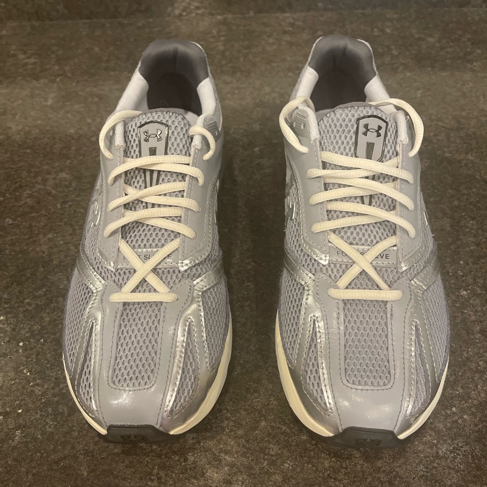 Under Armour HOVR Apparition grey/silver sz 9.5 Men’s - Picture 2 of 6